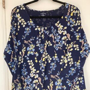 Lands End Soft, 3/4 sleeve stretch top. Navy background with floral pattern.